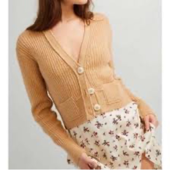New Free People Mimosa V neck button cropped wool cardigan. - Picture 2 of 9